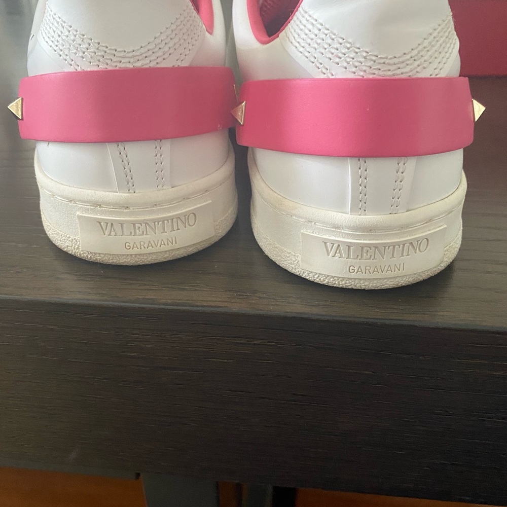 Valentino Sneakers *Authentic and like new* - Picture 5 of 7